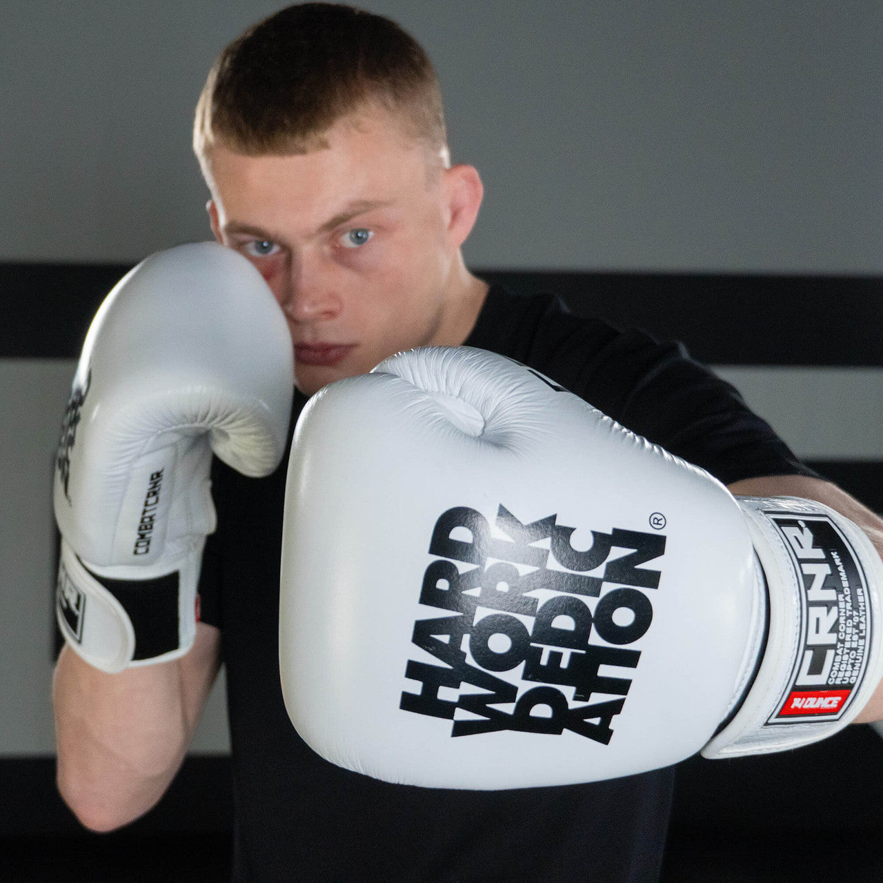 Man boxing, man with boxing gloves